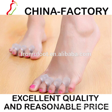 ZRWA04 2017 Silicone Gel toe separator Bunion corrector Toe protector valgus pro pedicure nail polish hot sale foot pad
